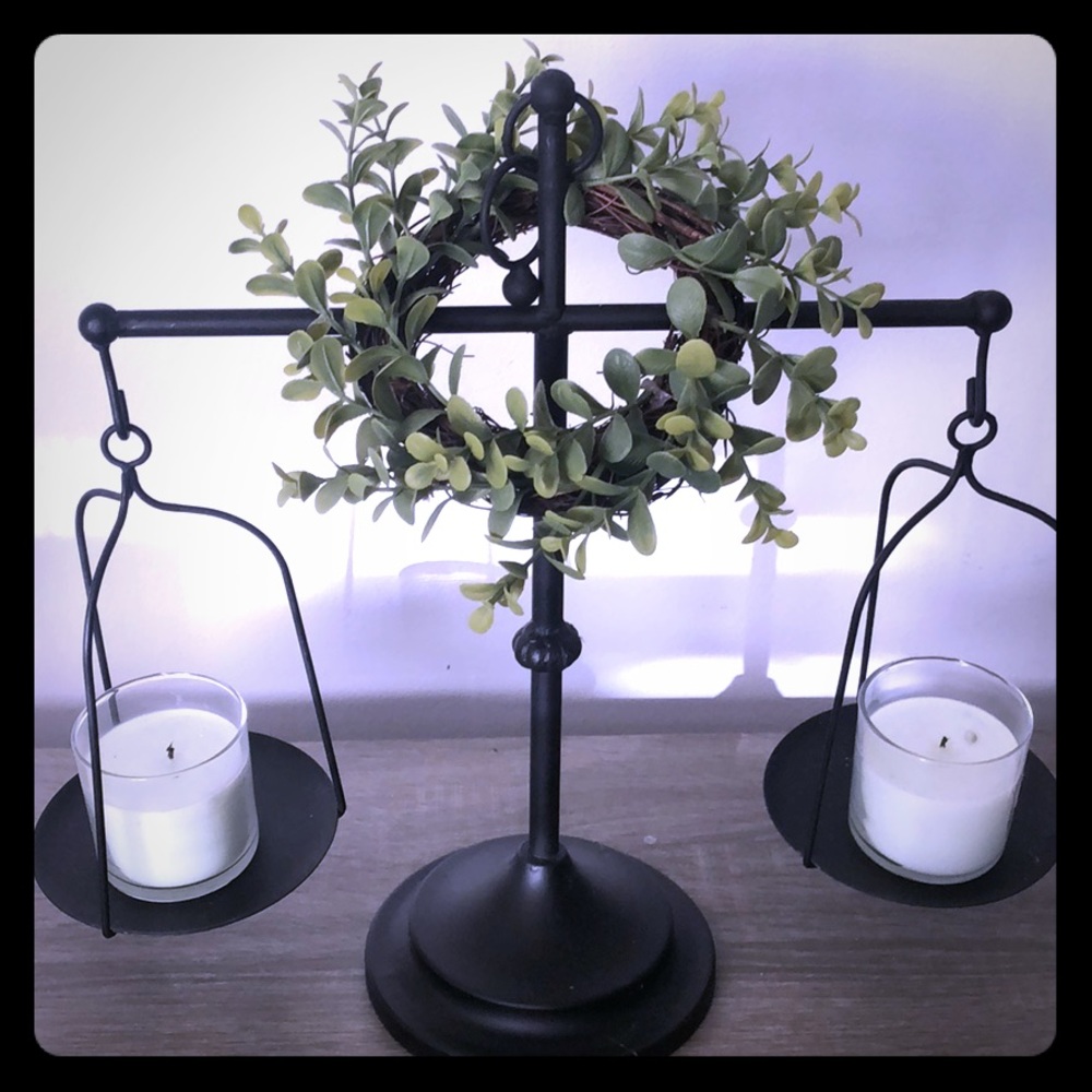 Farmhouse balance scale decor